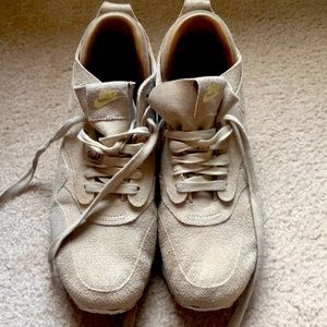 Suede Nike Air sneaks